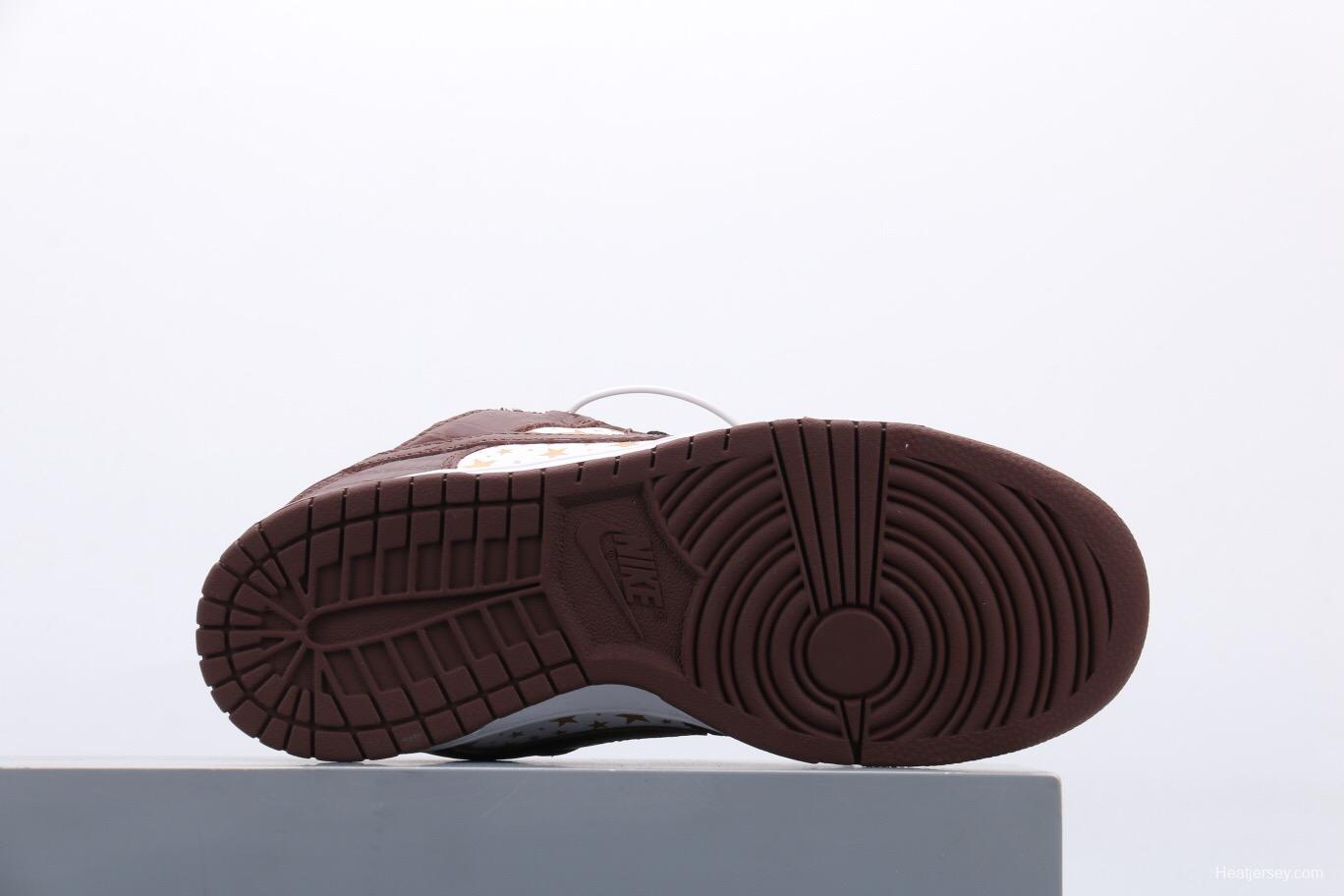 Supreme X Nike SB Dunk Low “Barkroot Brown”